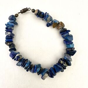 Lapis lazuli chip beaded bracelet